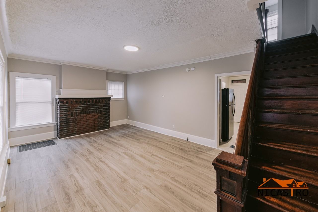 2070 Indianola Ave - Photo 4 of 44