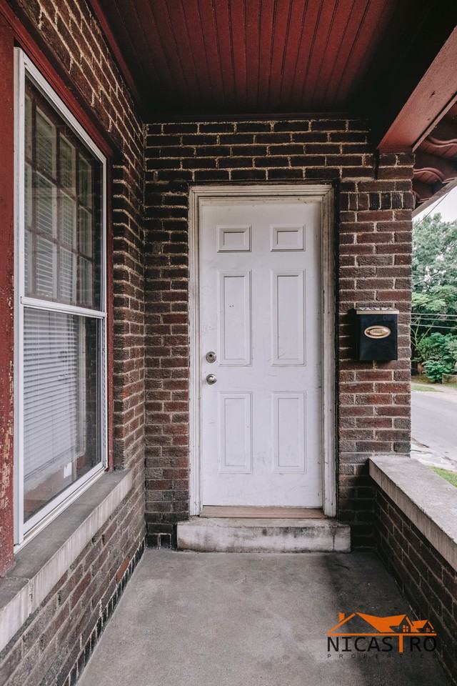 2070 Indianola Ave - Photo 5 of 44