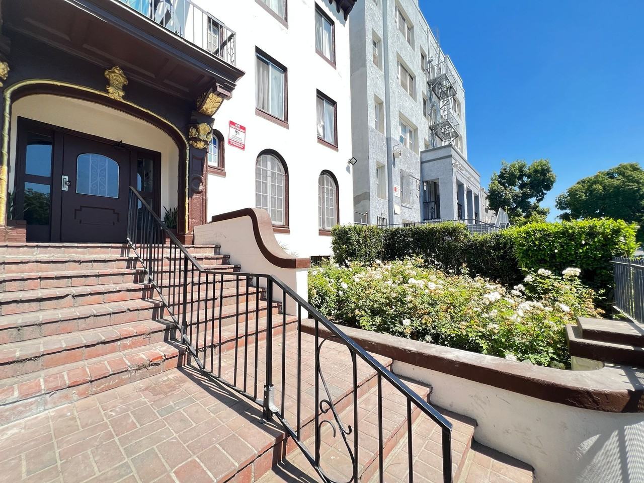 501 Rampart - Photo 2 of 8