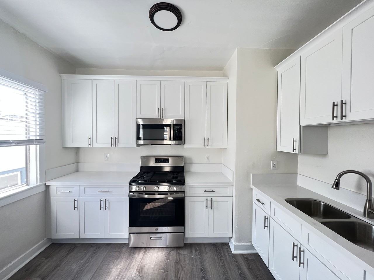 501 Rampart - Photo 6 of 8