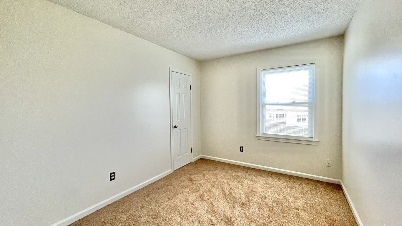 1311 Copper Stone Cir - Photo 4 of 50