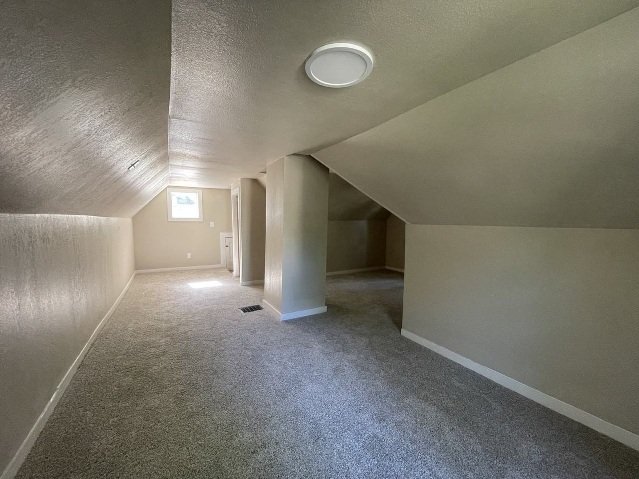 812 42nd St #NA - Photo 5 of 20