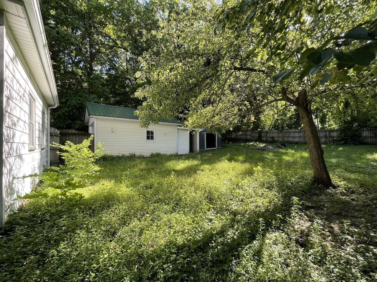 812 42nd St #NA - Photo 7 of 20