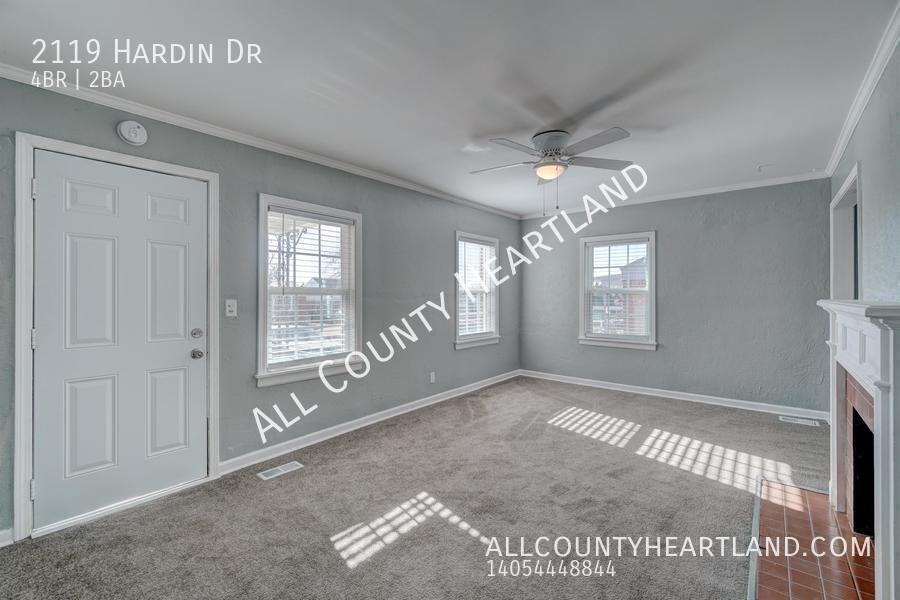 2119 Hardin Dr - Photo 2 of 19