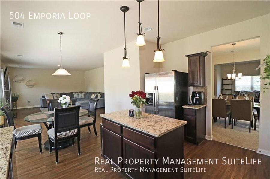 504 Emporia Loop - Photo 2 of 18