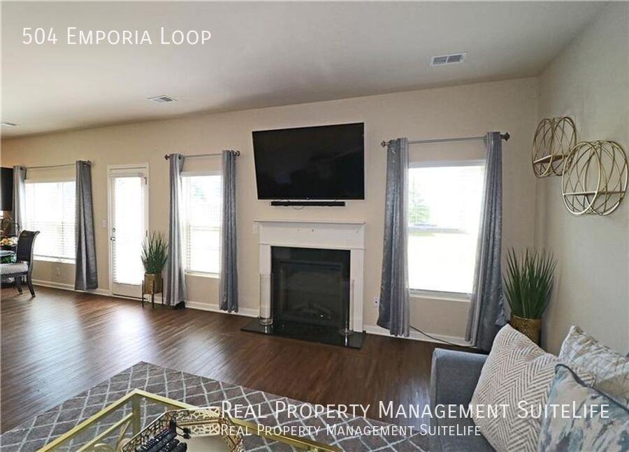 504 Emporia Loop - Photo 3 of 18