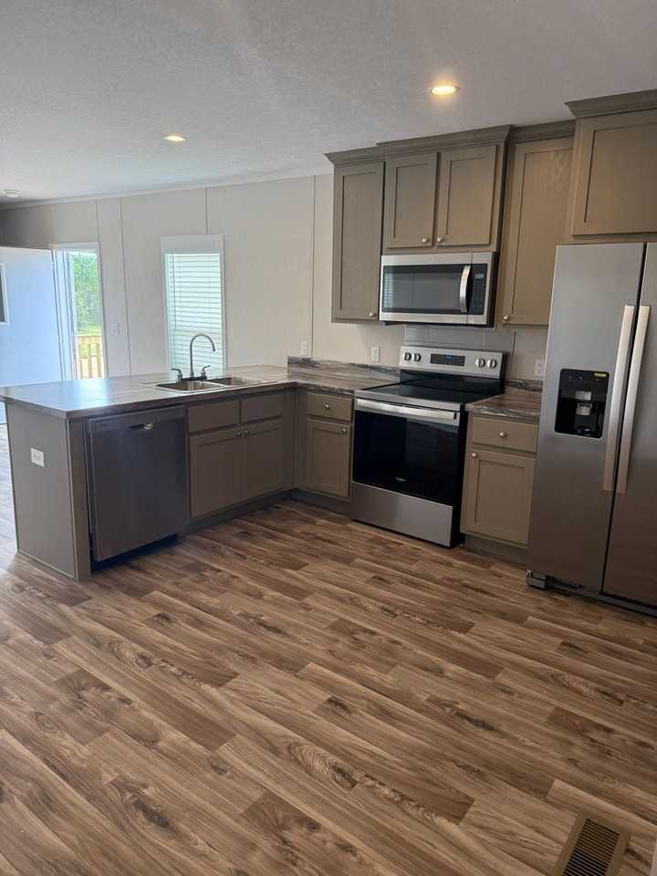 126 E Royal Palm Ave - Photo 2 of 17