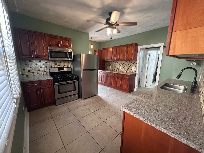 710 Eleanor Pl - Photo 3 of 38