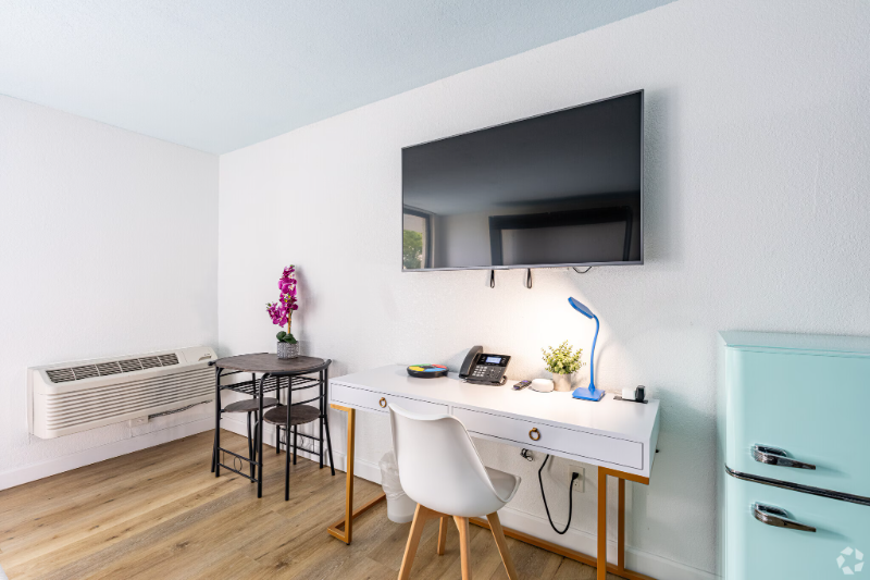 3501 Inverrary Blvd - Photo 4 of 19