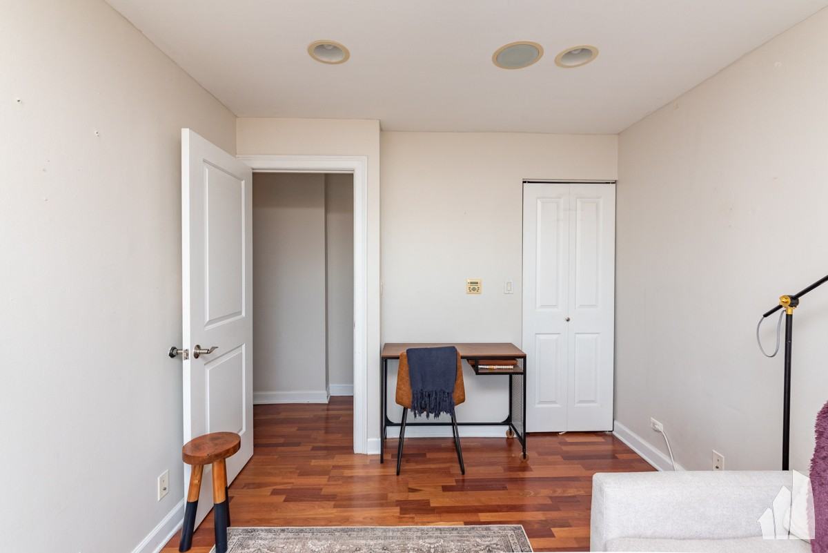 3900 N Pine Grove Ave #802 - Photo 5 of 9