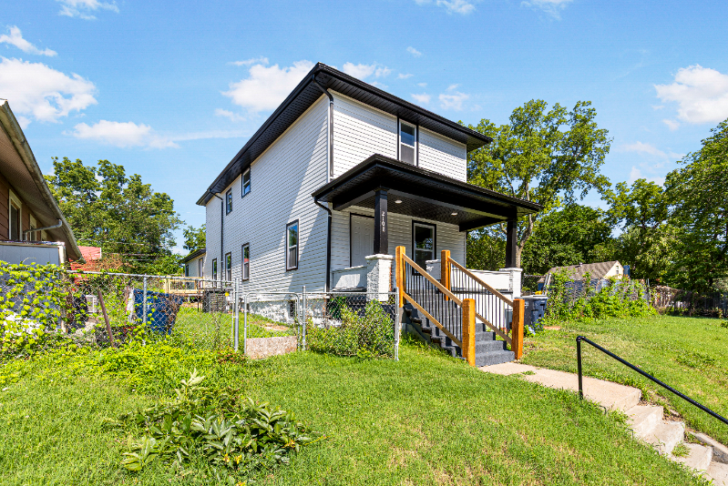 2108 College Ave - Photo 2 of 20