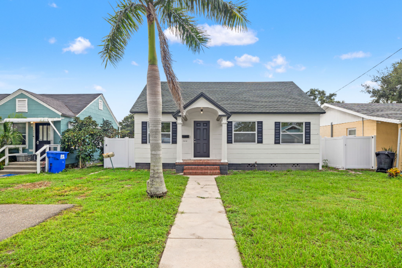 1010 26th St N - Photo 2 of 19