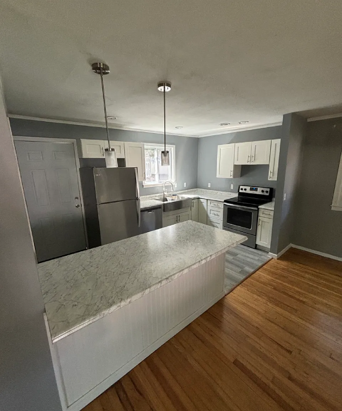 305 Hunt Dr - Photo 2 of 20