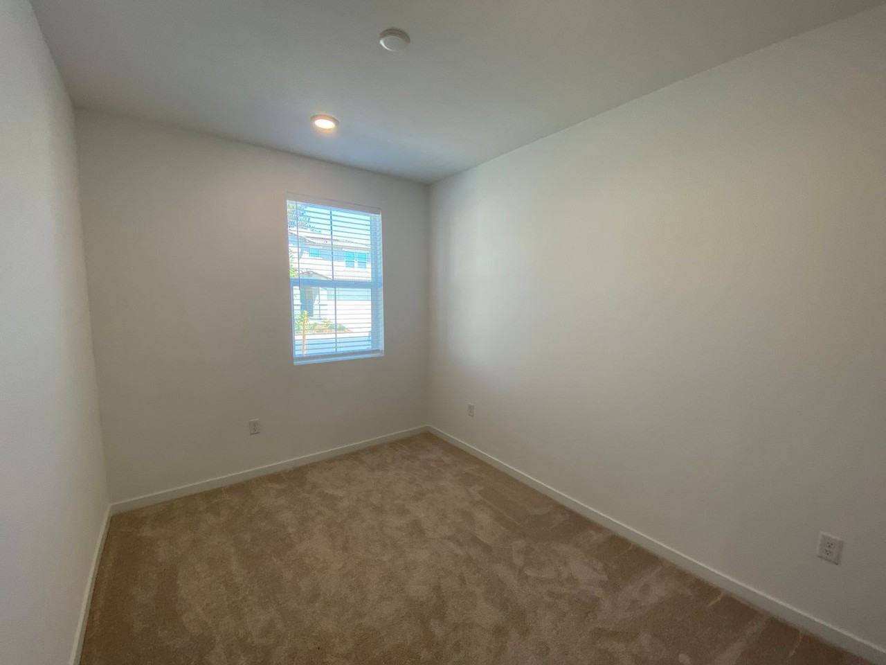 10070 Sling Way - Photo 4 of 37