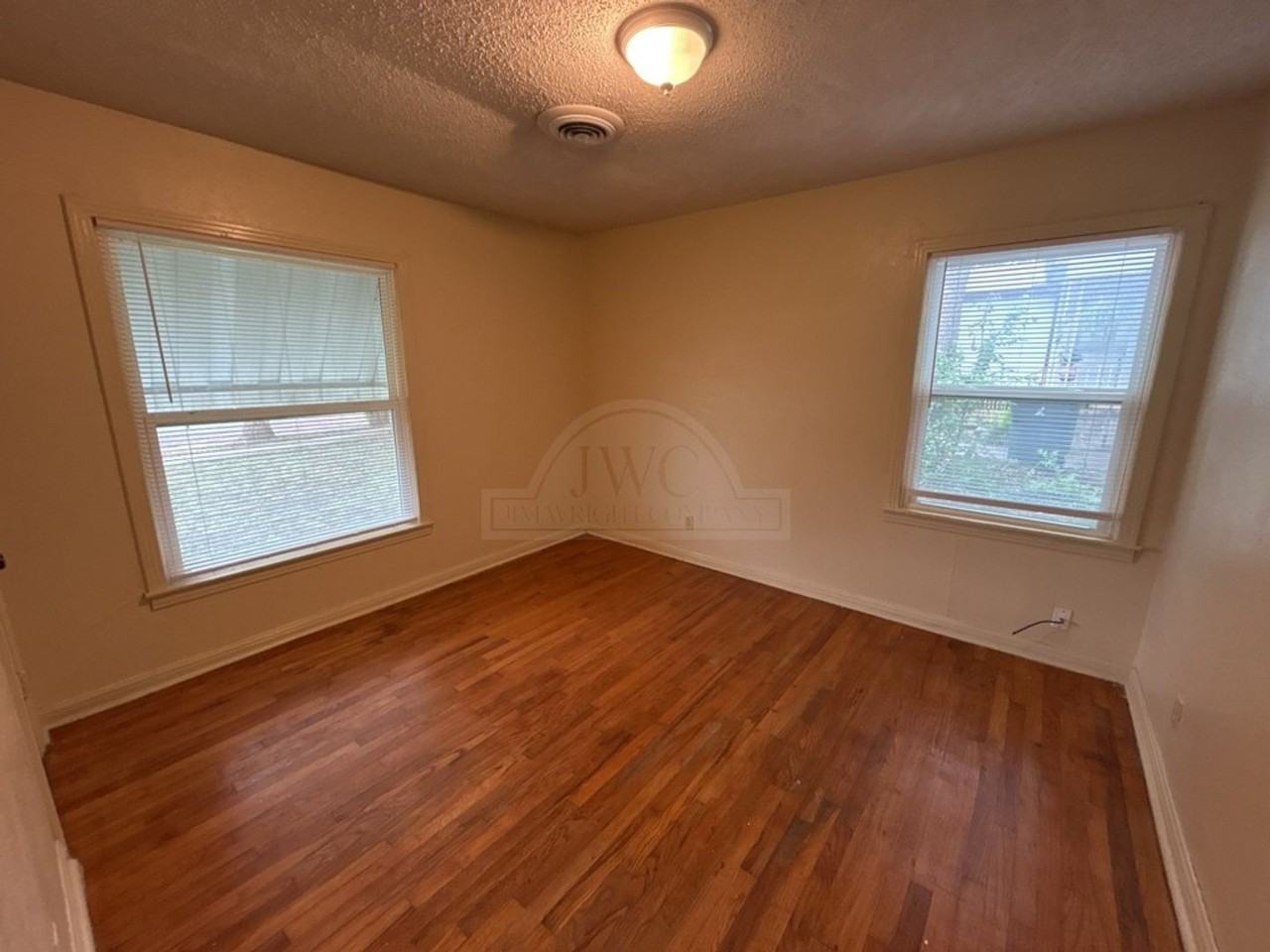 905 Carlisle Ave - Photo 3 of 22