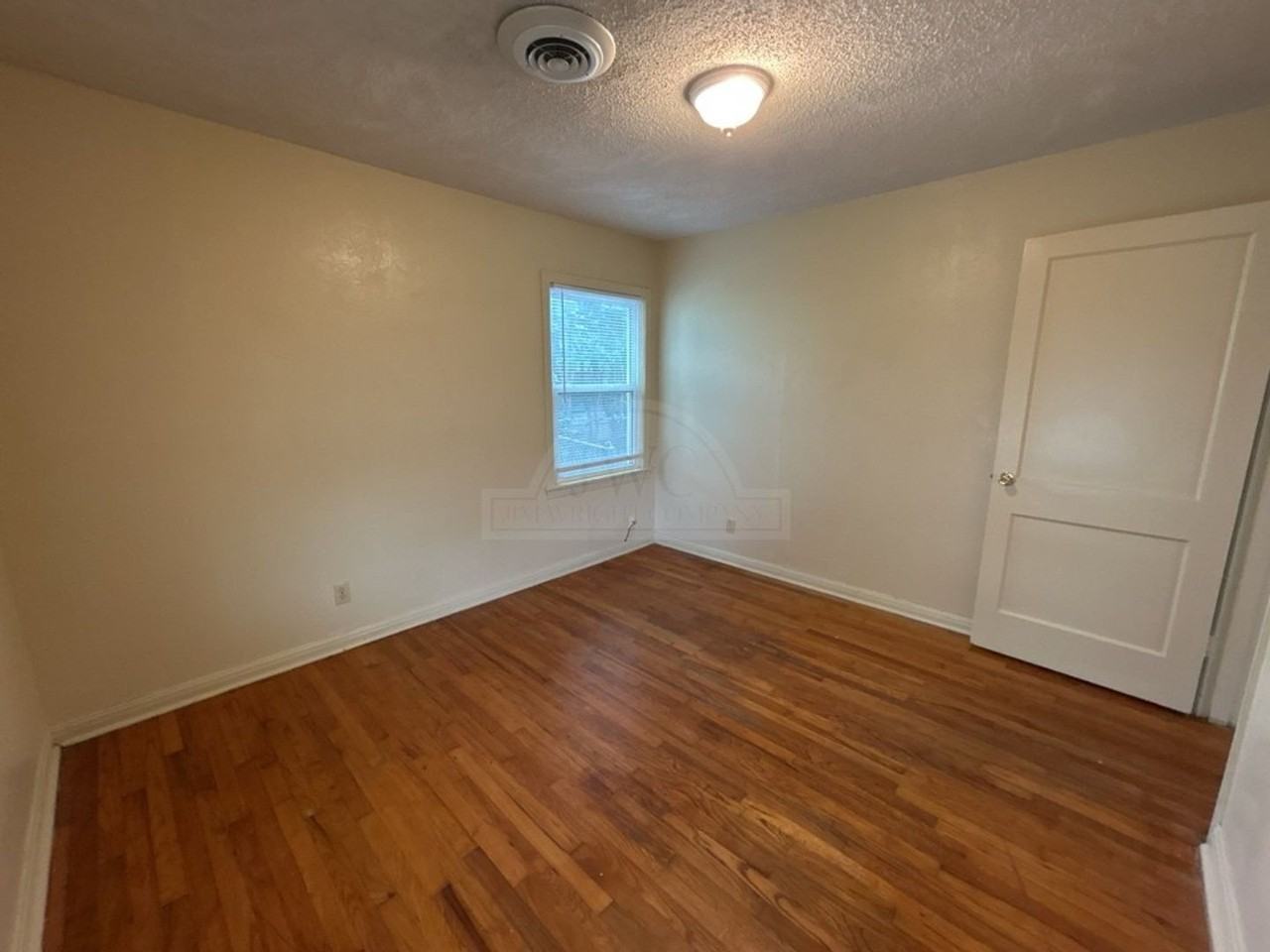905 Carlisle Ave - Photo 4 of 22