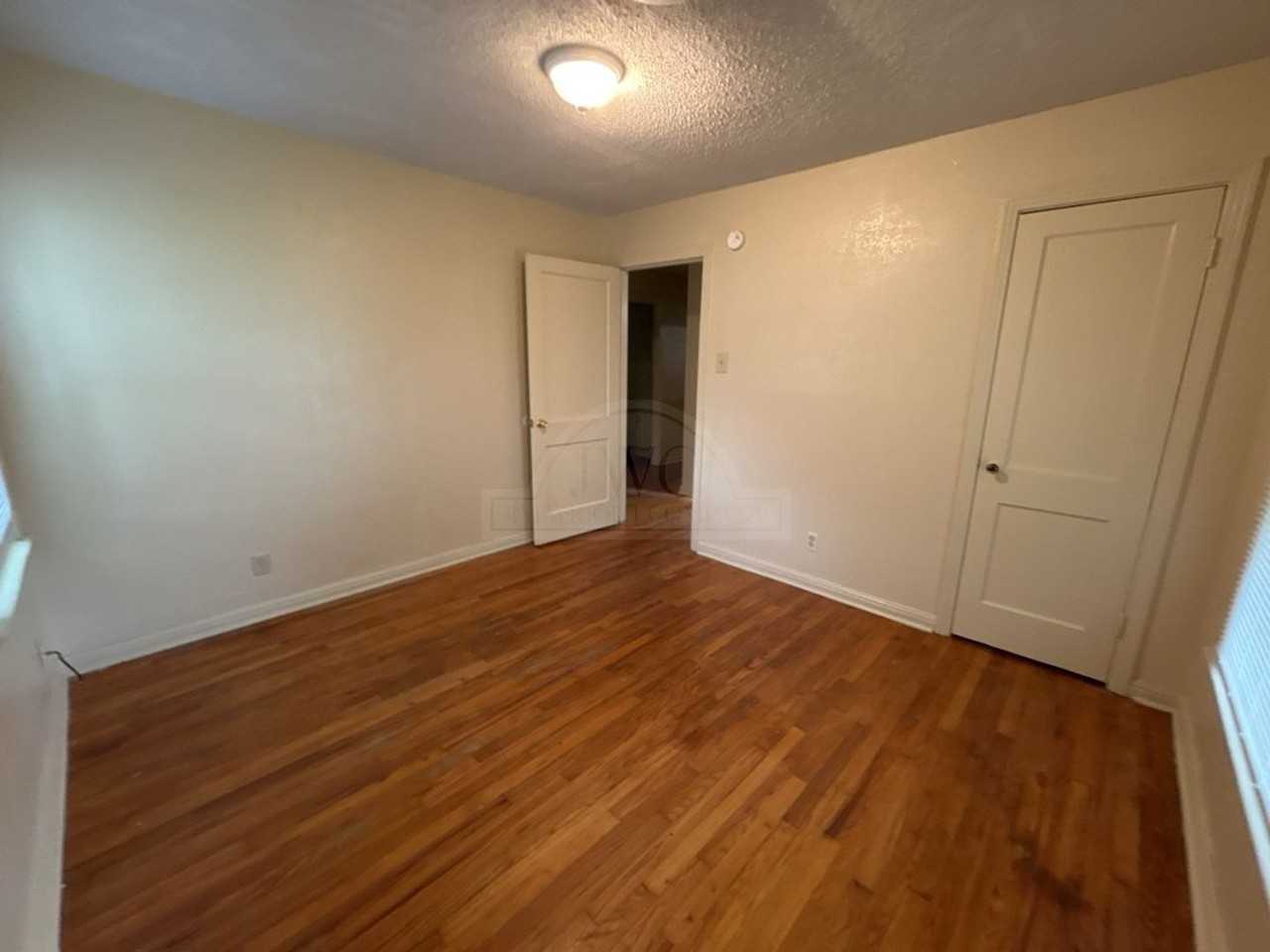 905 Carlisle Ave - Photo 5 of 22