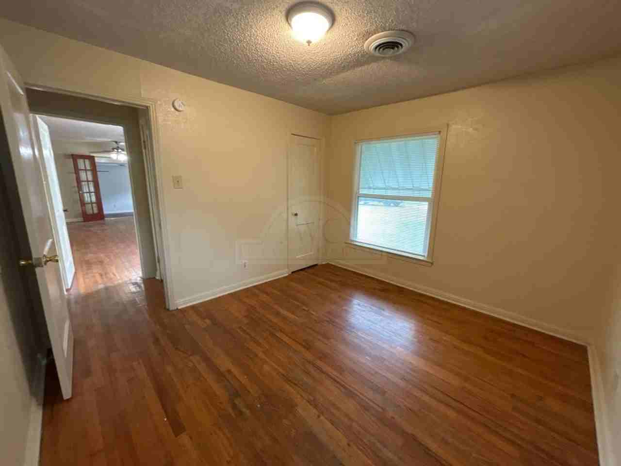 905 Carlisle Ave - Photo 6 of 22