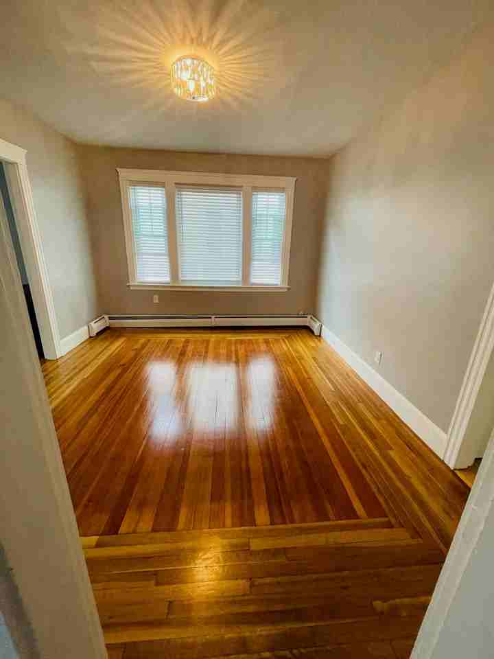 76 Pembroke Avenue, Unit 2 - Photo 4 of 11