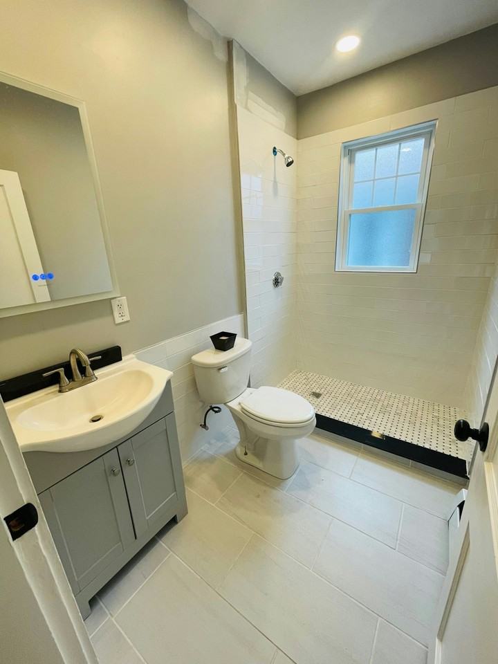 76 Pembroke Avenue, Unit 2 - Photo 5 of 11