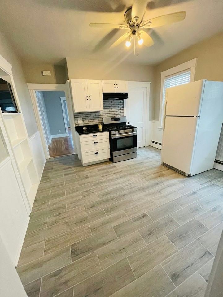 76 Pembroke Avenue, Unit 2 - Photo 6 of 11