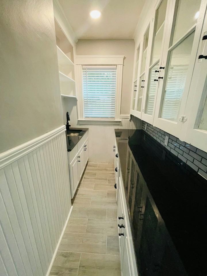 76 Pembroke Avenue, Unit 2 - Photo 7 of 11