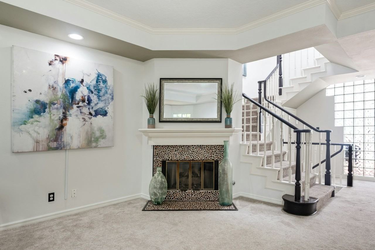 2006 Aviation Way, Unit 5 - Photo 4 of 29