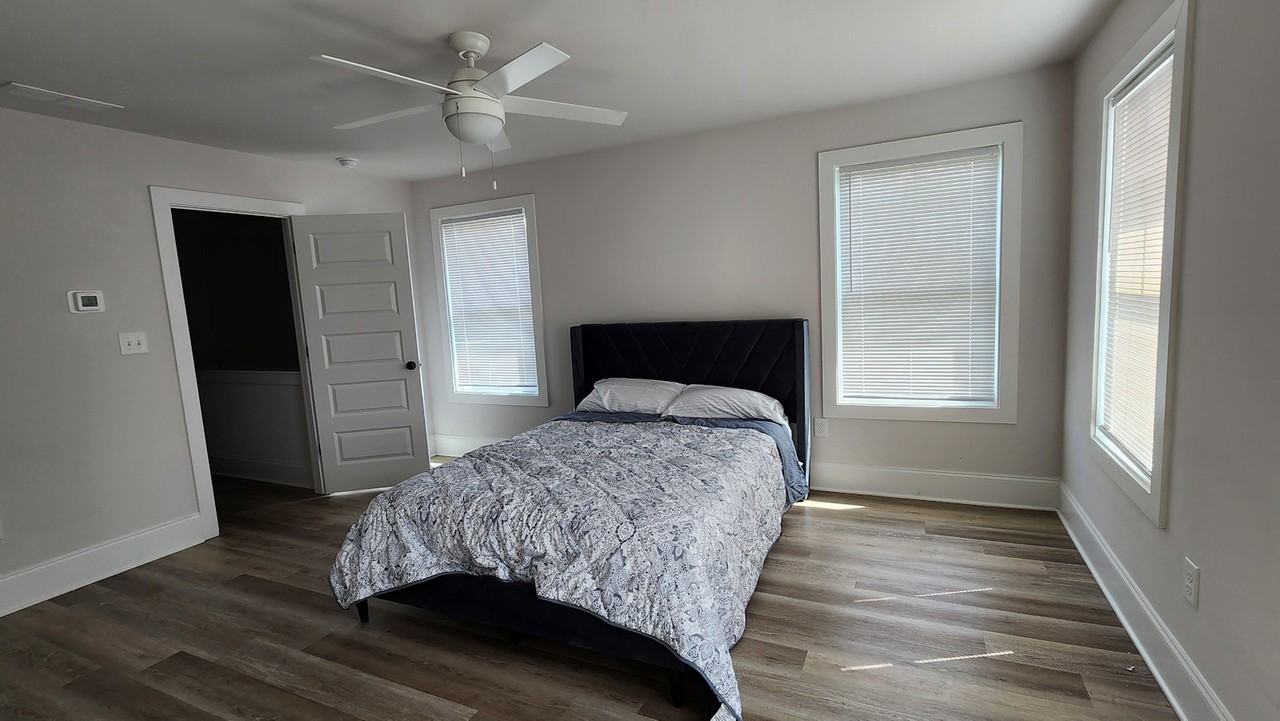 380 Lake St, Unit 4 - Photo 4 of 11