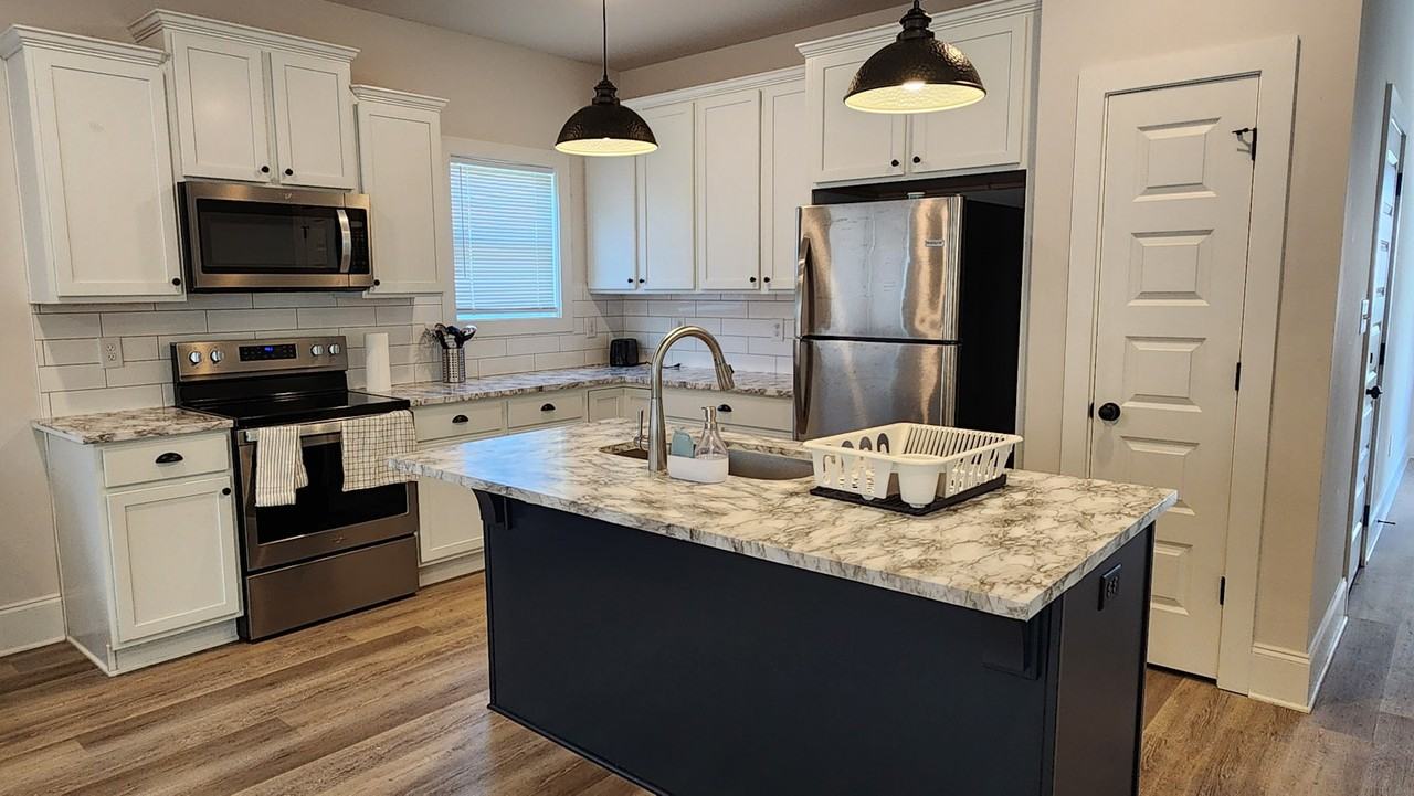 380 Lake St, Unit 4 - Photo 5 of 11