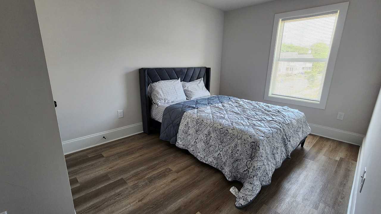 380 Lake St, Unit 4 - Photo 6 of 11