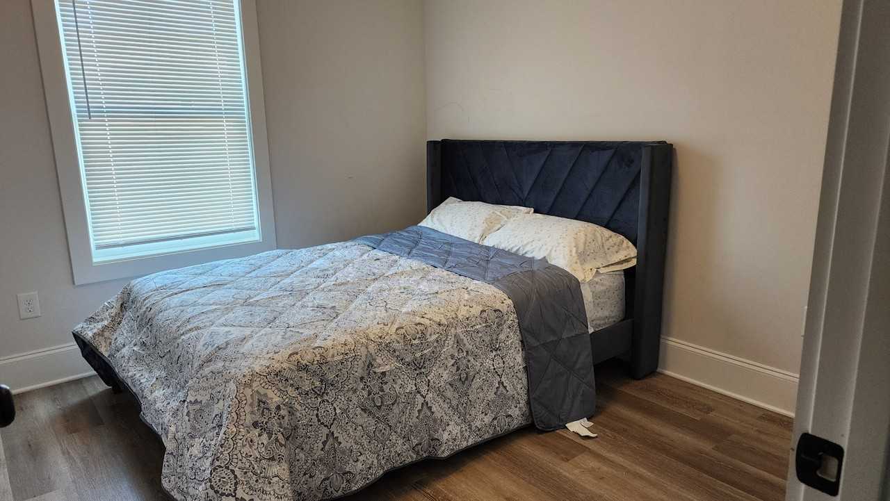 380 Lake St, Unit 4 - Photo 7 of 11