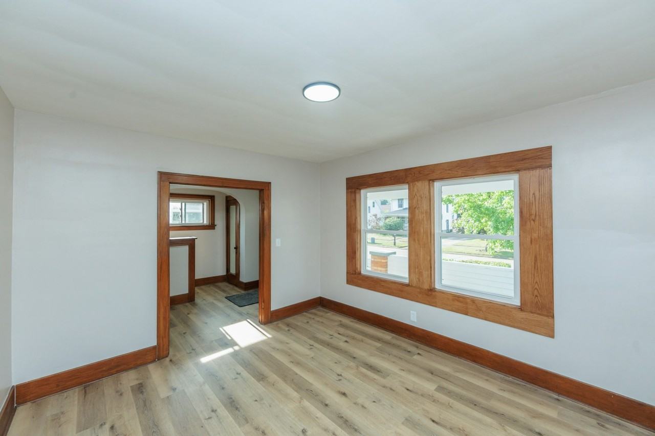 2233 East 33rd Street - Photo 3 of 14