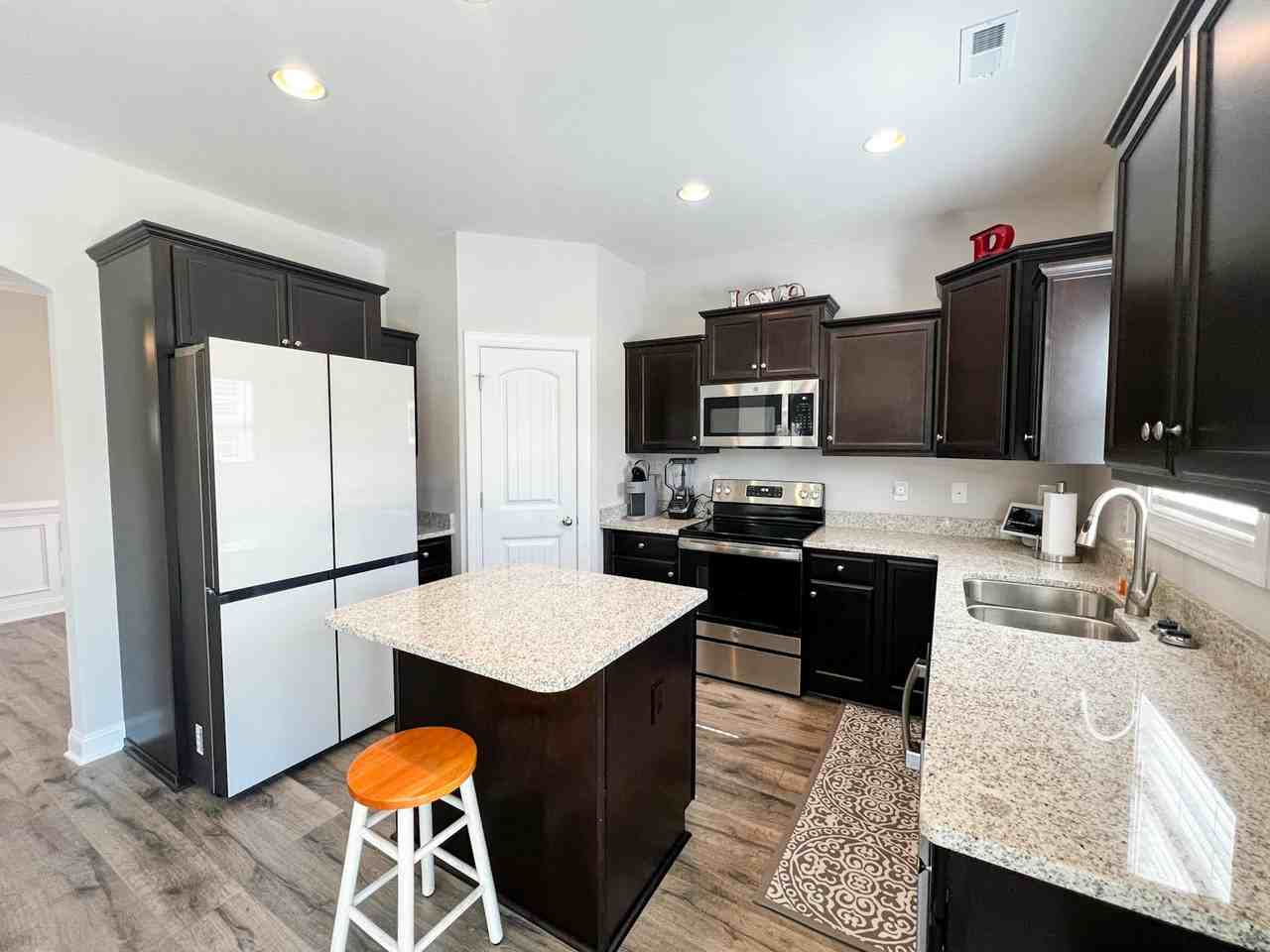 172 Finch Lane - Photo 3 of 32