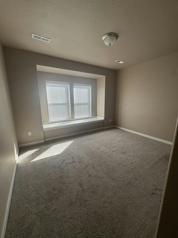 18551 White Rose Place - Photo 6 of 17