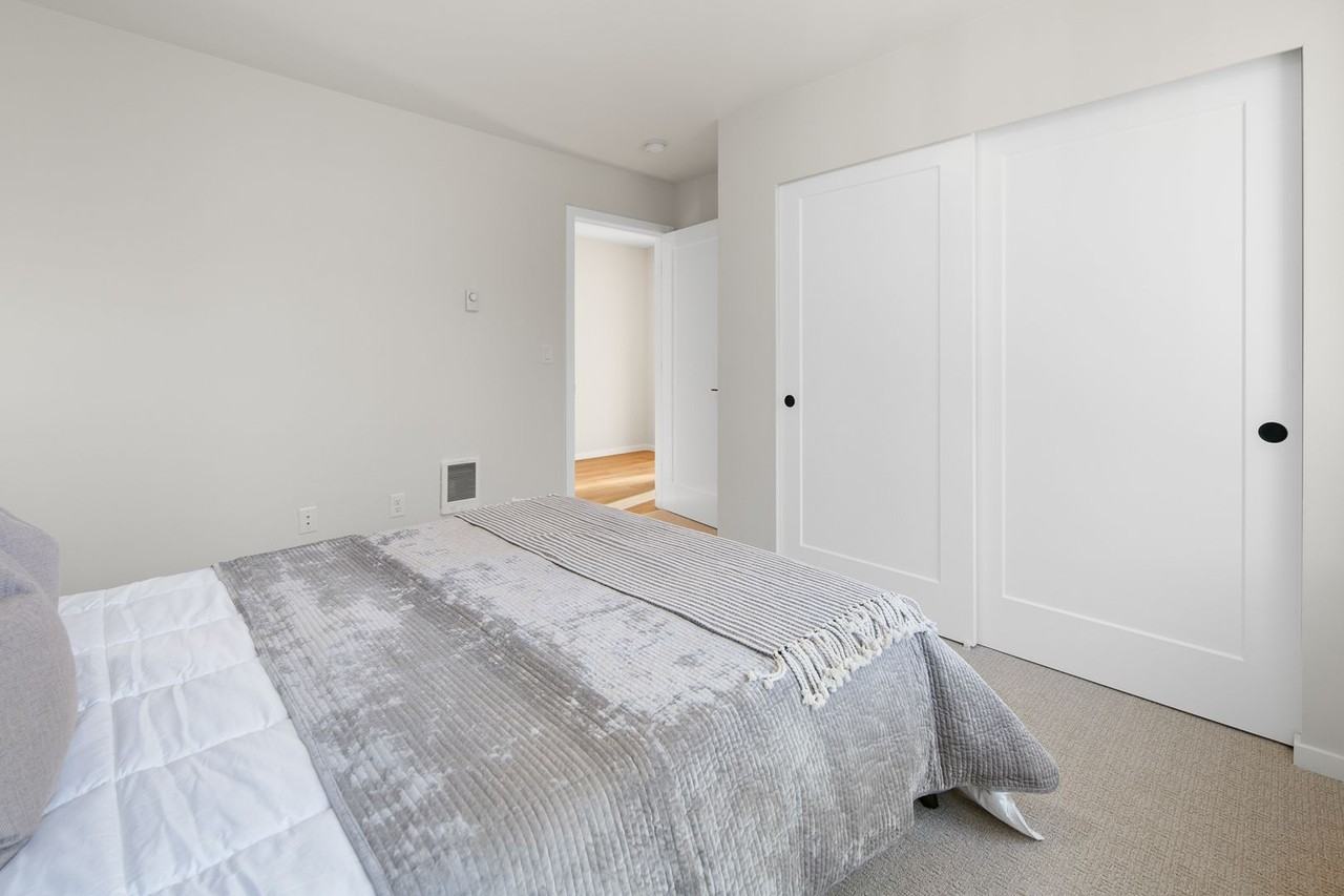 10036 Stone Ave N Unit B - Photo 4 of 32