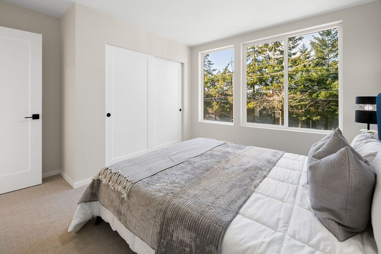 10036 Stone Ave N Unit B - Photo 5 of 32