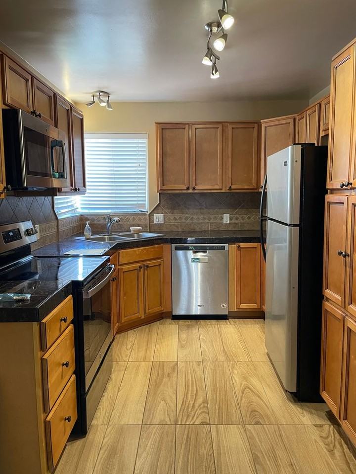 3213 E 2nd St - Photo 5 of 13