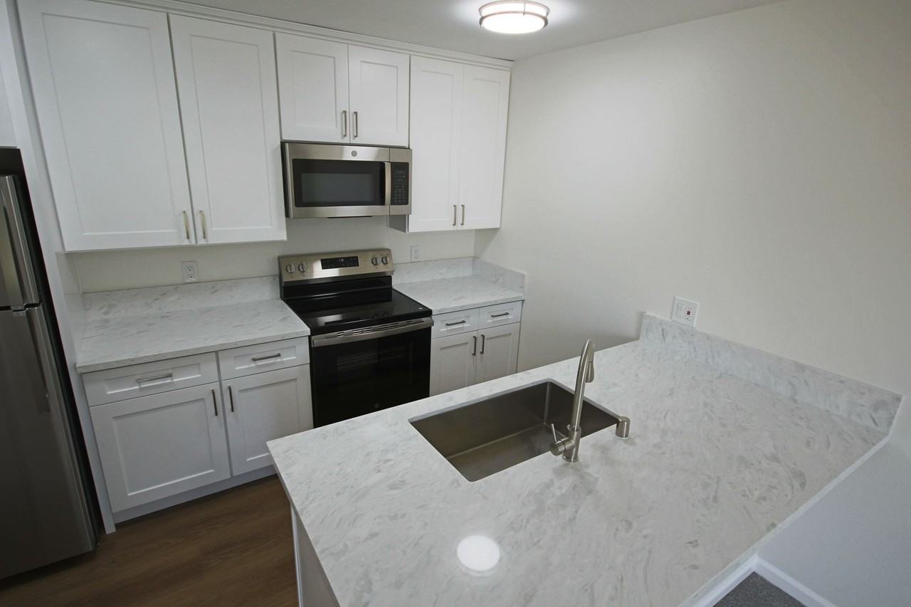 8544 Via Mallorca #G - Photo 2 of 29