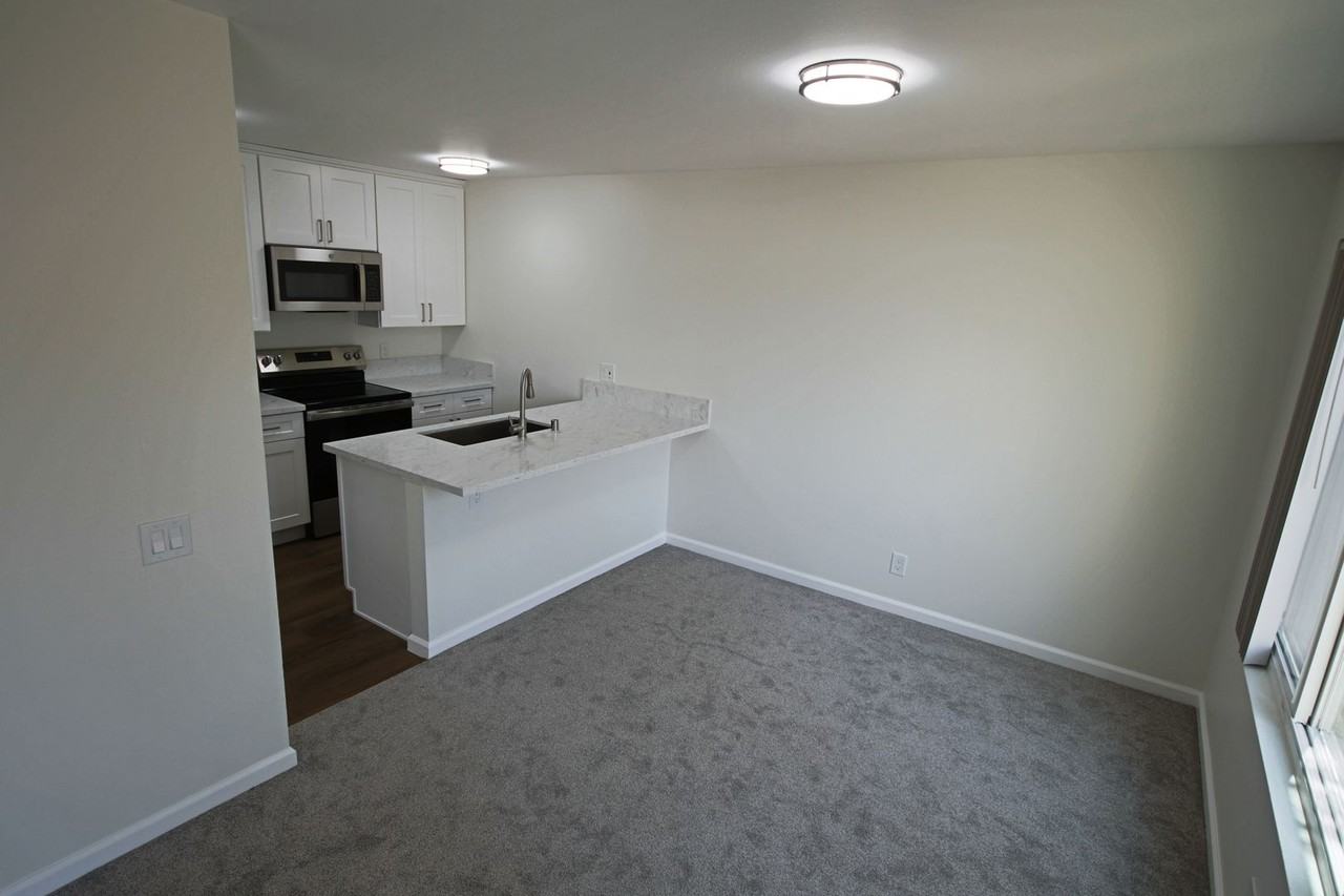 8544 Via Mallorca #G - Photo 3 of 29