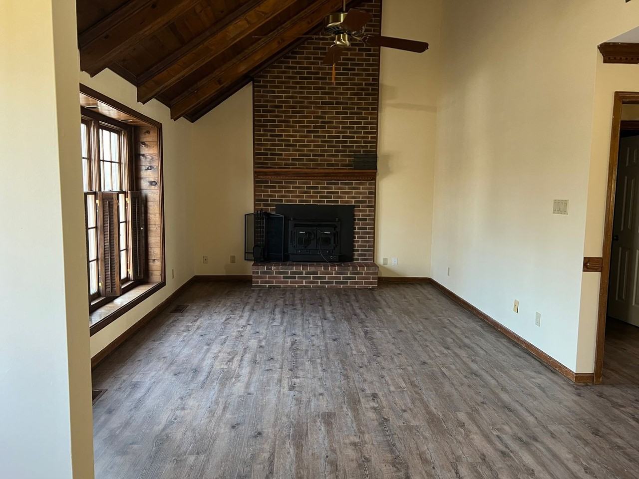 300 Pleasants Dr - Photo 2 of 11