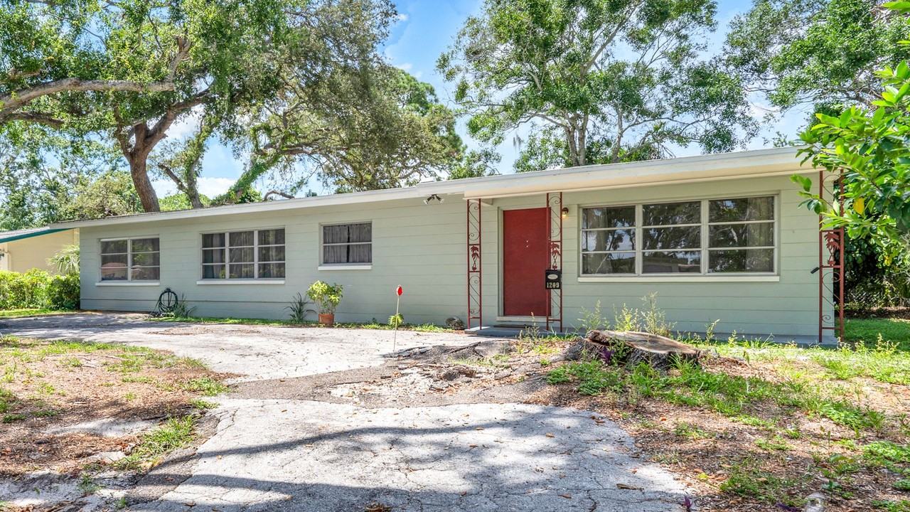 1209 Alcazar Way S - Photo 3 of 27