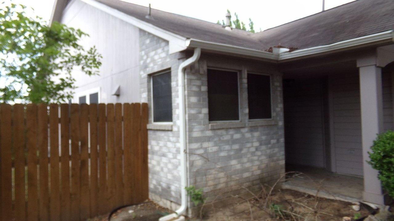 21426 Grand National Ave - Photo 2 of 11