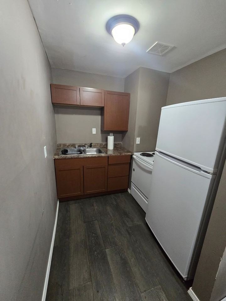 205 E Van Buren St - Photo 2 of 7