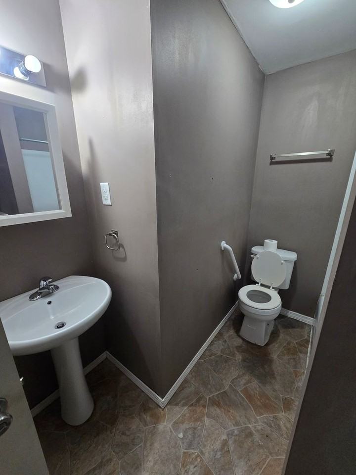 205 E Van Buren St - Photo 4 of 7