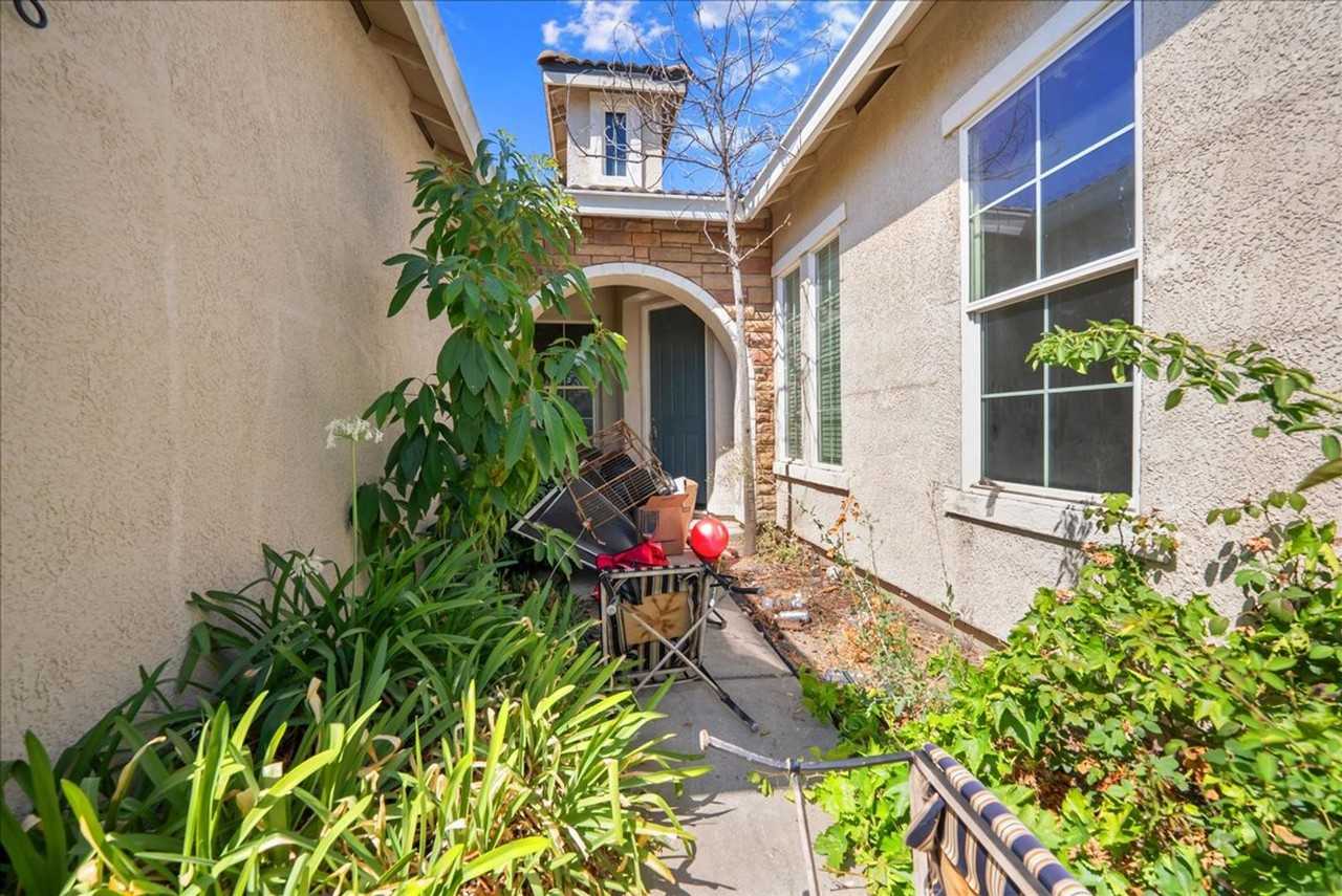 5733 Spenlow Way - Photo 2 of 23