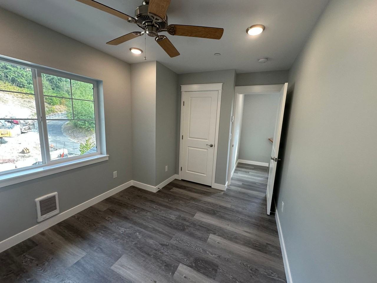 3501 Sussex Dr - Photo 4 of 14