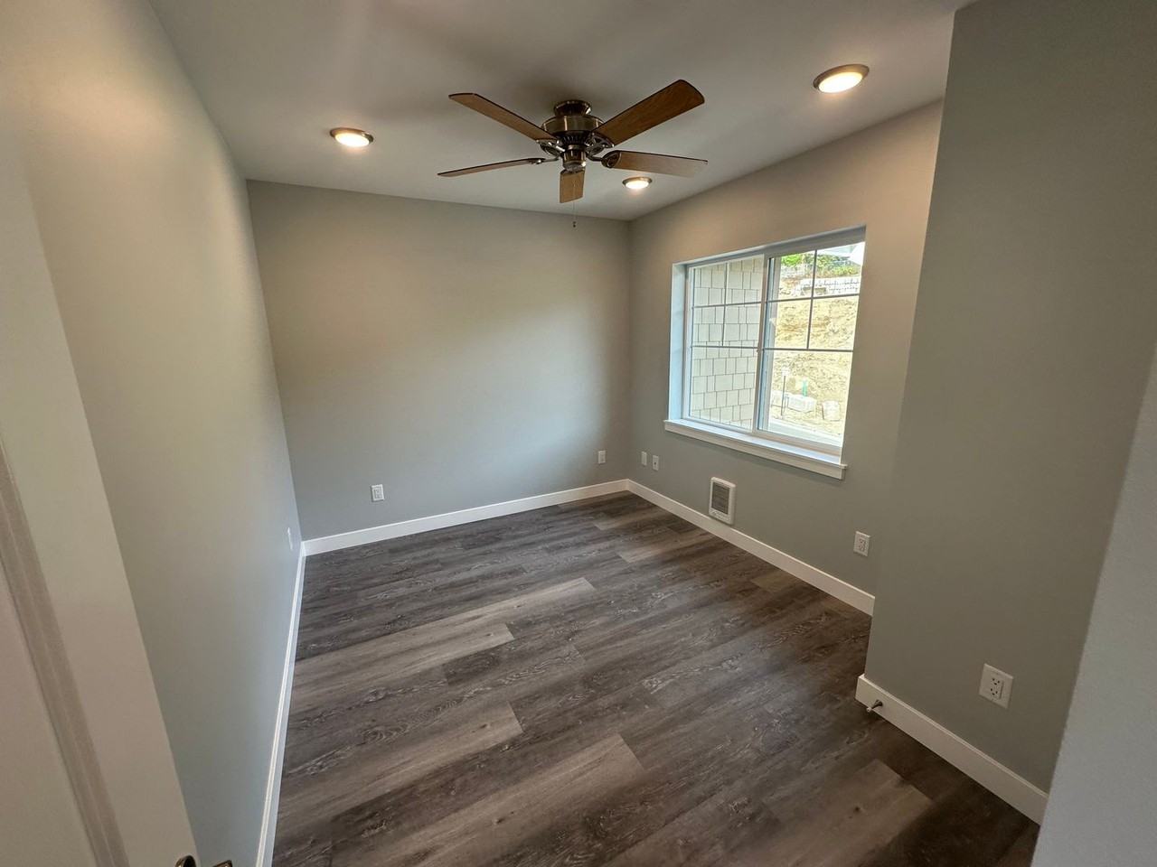 3501 Sussex Dr - Photo 5 of 14