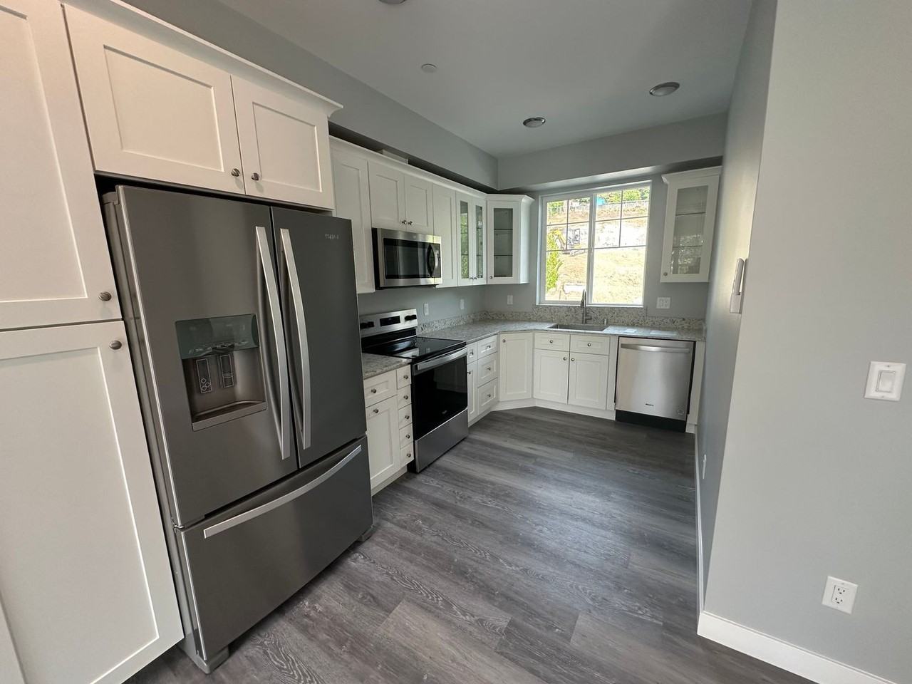 3501 Sussex Dr - Photo 6 of 14