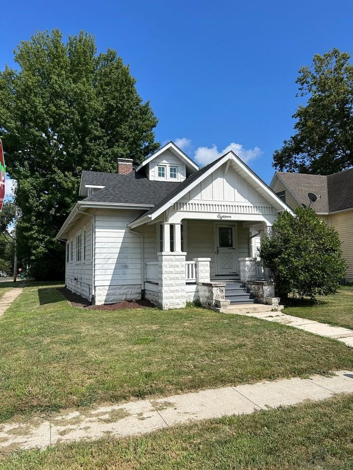 18 N Smith St - Photo 3 of 27