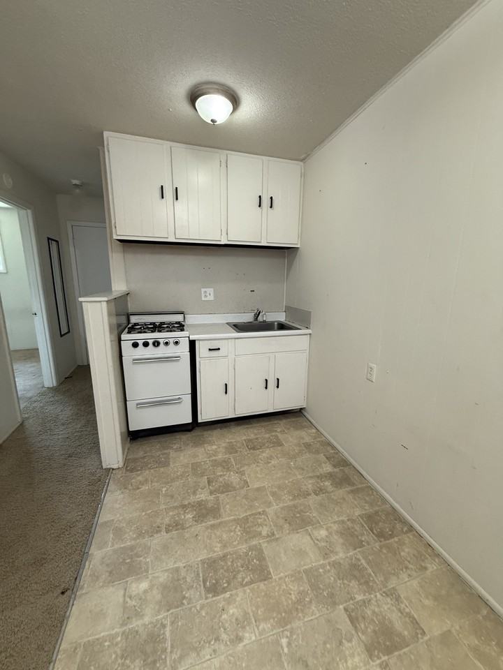 708 North Lincoln Street - Photo 2 of 12